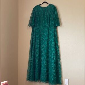 Vintage 50s/60s Plus Size (Tall!) Green Lace Dress